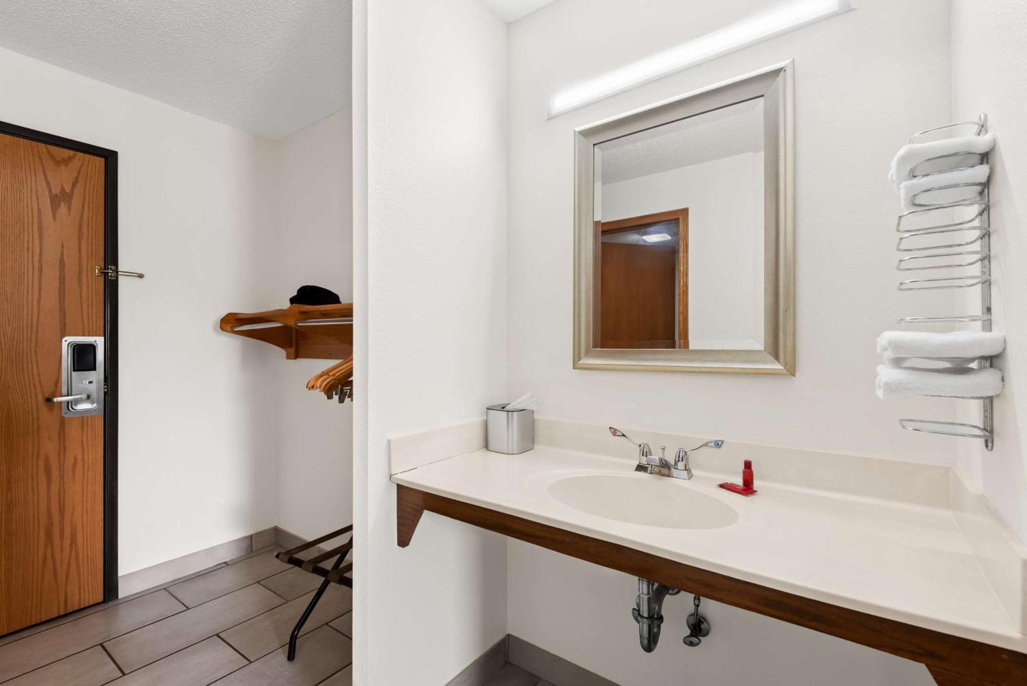 Surestay Hotel By Best Western Manchester Экстерьер фото